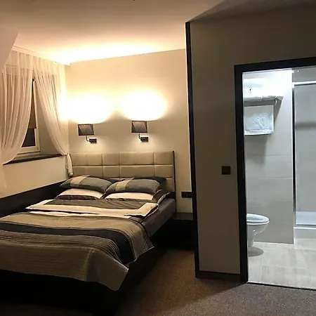 Podzamcze 게스트하우스 4*