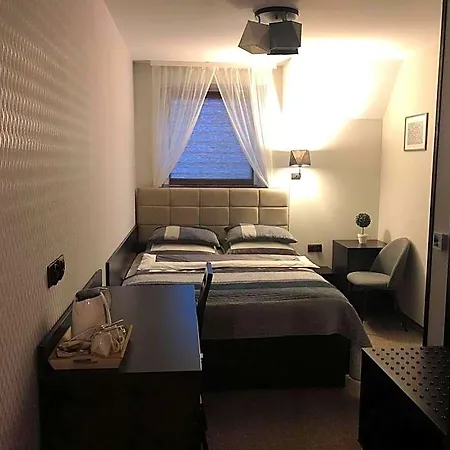 Podzamcze 게스트하우스 4*